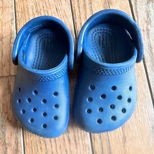 NWOT CROCS Kids Blue Classic Clog Sandals